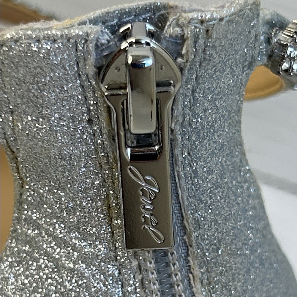 Jewel by Badgley Mischka Silver Glitter Heels Style J-TALLULAH Size 7.5 - Picture 7 of 12
